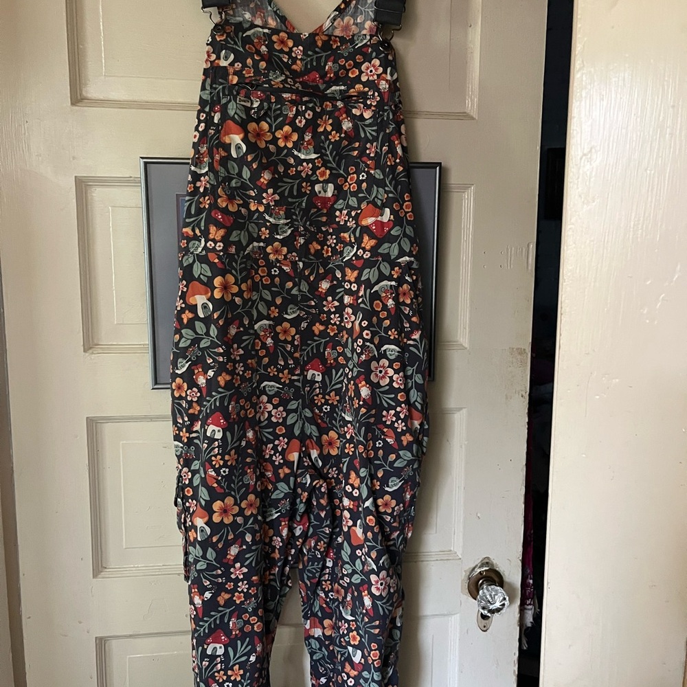 Adorable Duluth Trading Company overalls.